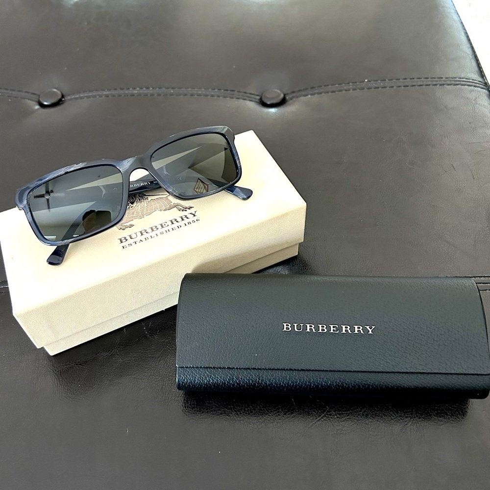 Burberry 4158 Sunglasses in Blue Horn with Case and Cloth